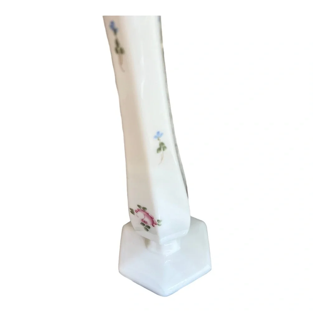 Westmoreland Swung Milk Glass Bud Vase Vintage Collectible - Picture 7 of 15